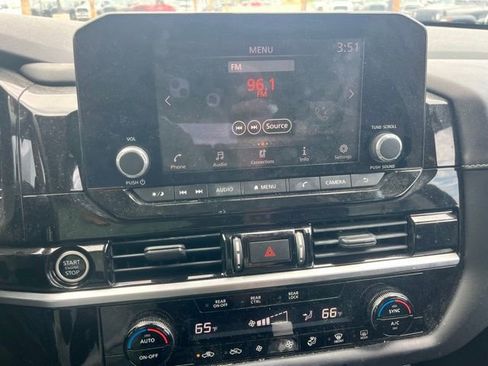 Used 2022 Nissan Pathfinder S image 12