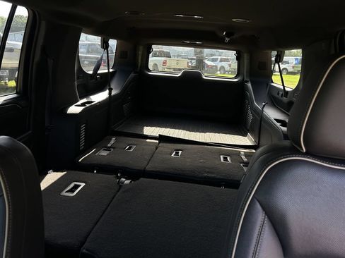 Used 2022 GMC Yukon XL SLT AWD/4WD image 26