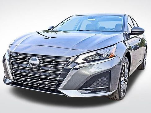 Used 2025 Nissan Altima 2.5 SV image 8