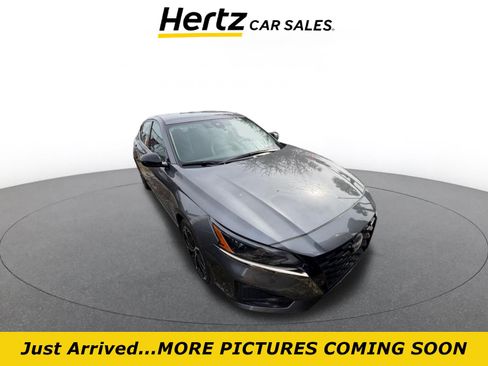 Used 2025 Nissan Altima 2.5 SR image 1