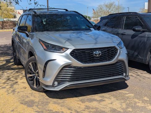 Used 2021 Toyota Highlander XSE image 3