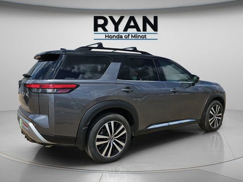 Used 2024 Nissan Pathfinder Platinum w/ Cargo Package AWD/4WD image 5