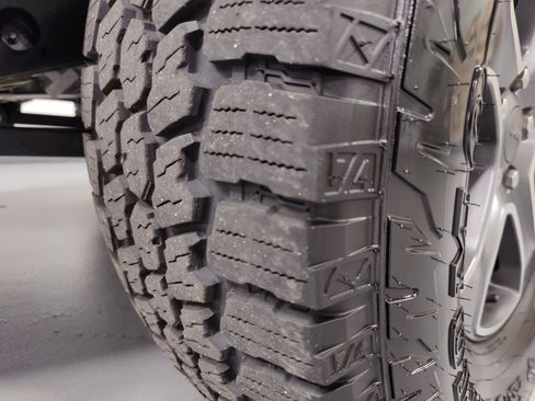Used 2022 Jeep Wrangler Sport AWD/4WD image 21