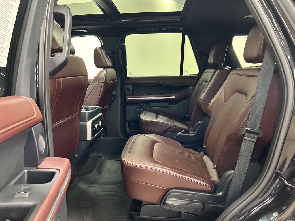 Used 2024 Ford Expedition Limited AWD/4WD image 32