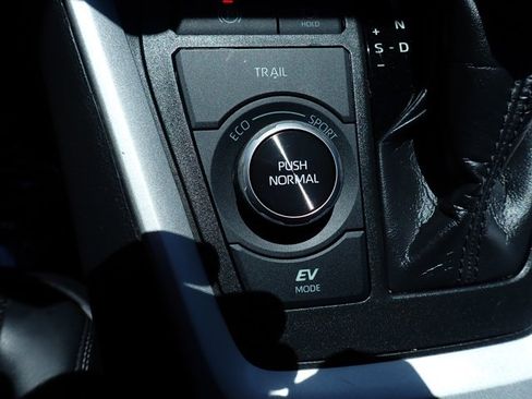 Certified 2020 Toyota RAV4 Limited AWD/4WD image 19