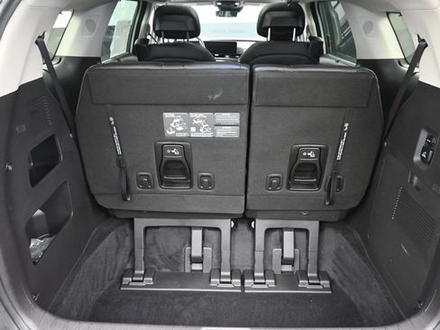 Used 2025 Kia Carnival SX Prestige FWD image 12