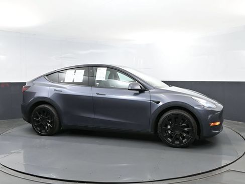Used 2023 Tesla Model Y Long Range AWD/4WD image 4