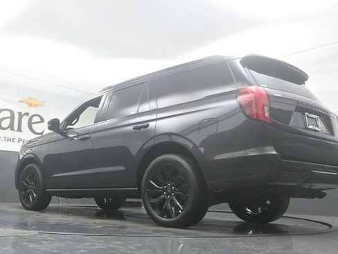 Used 2025 Ford Expedition Platinum w/ Stealth Appearance Package AWD/4WD image 5