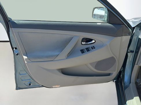 Used 2010 Toyota Camry LE image 20