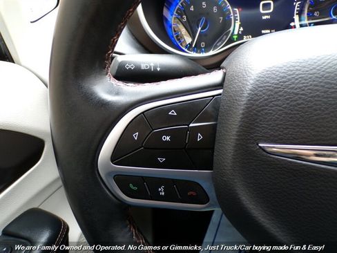 Used 2017 Chrysler Pacifica Touring-L Plus image 51