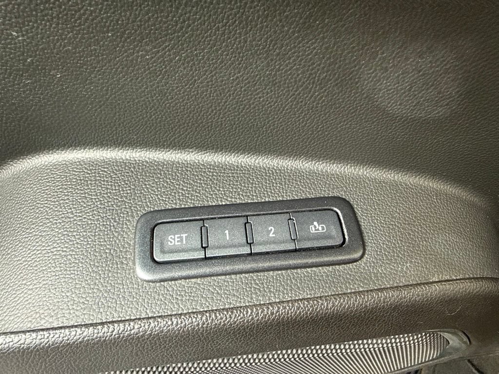 Used 2018 GMC Yukon Denali RWD image 33