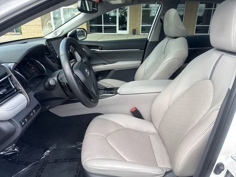 Used 2023 Toyota Camry XSE FWD image 8