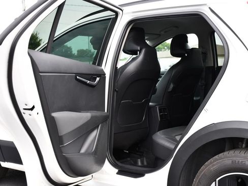 Used 2024 Kia Niro EX FWD image 19