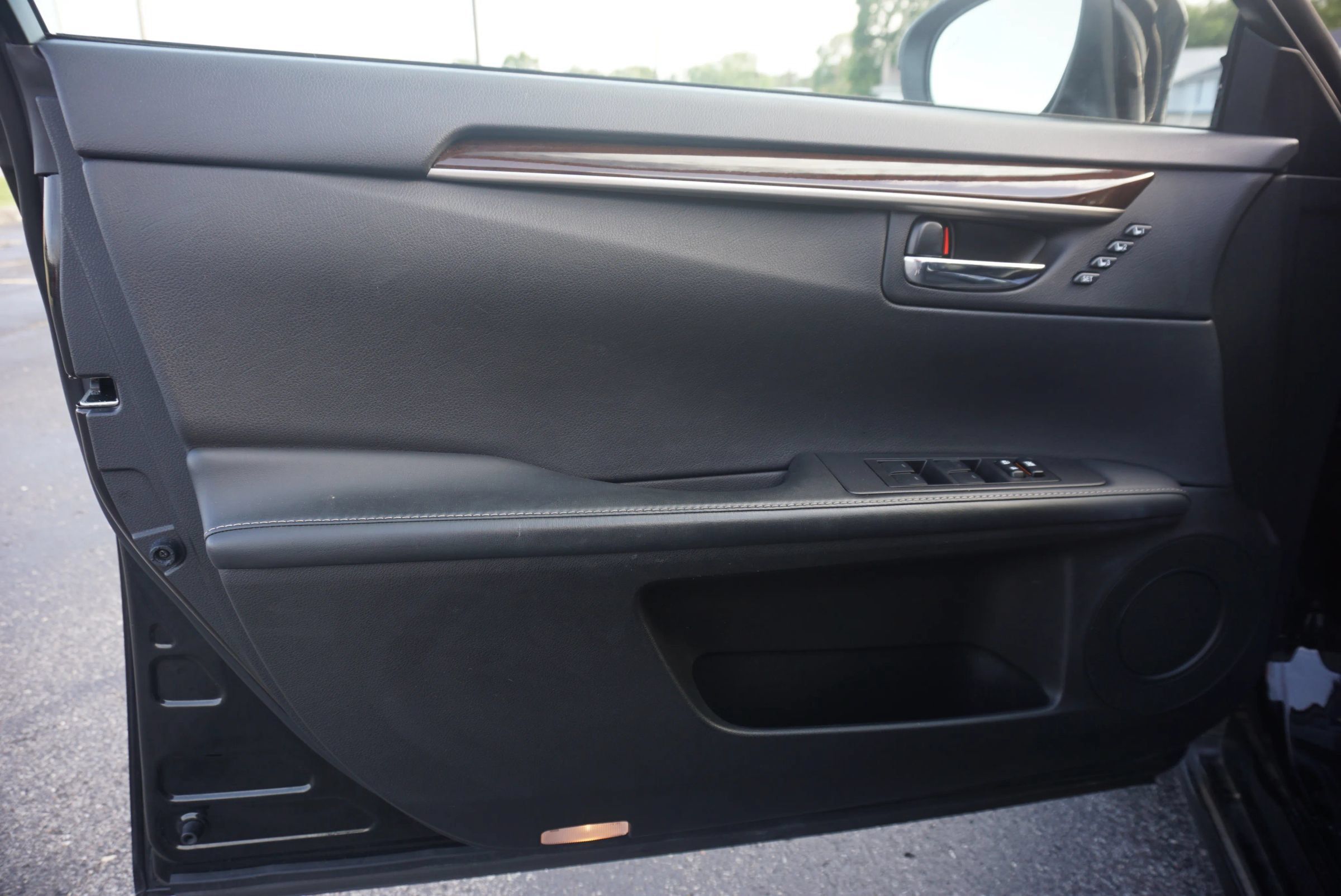 Used 2014 Lexus ES 350 w/ Luxury Package FWD image 17