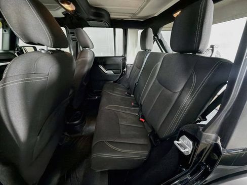 Used 2016 Jeep Wrangler Unlimited Sahara w/ Connectivity Group AWD/4WD image 23