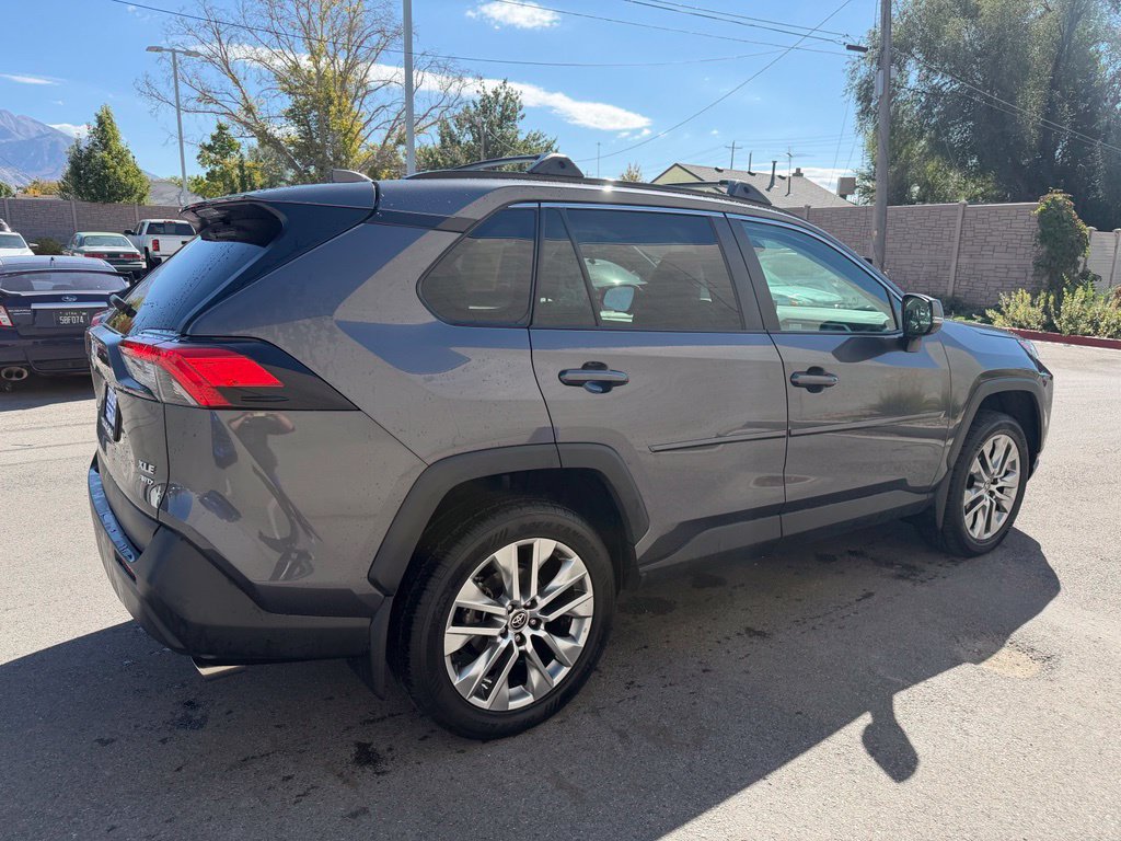 Used 2022 Toyota RAV4 XLE Premium AWD/4WD image 5