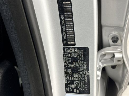 Used 2020 Kia Niro EX image 24