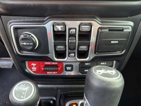 Used 2019 Jeep Wrangler Unlimited Rubicon AWD/4WD image 38