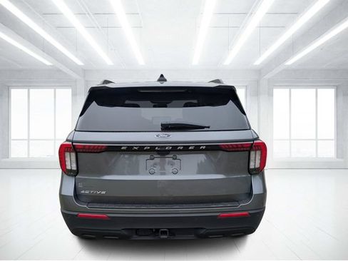 Used 2025 Ford Explorer Active RWD image 4