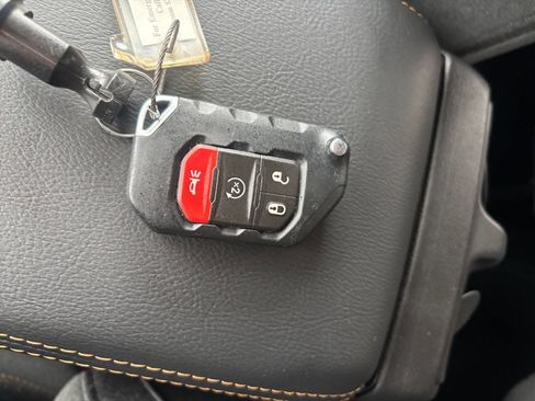 Used 2025 Jeep Wrangler Unlimited Sahara AWD/4WD image 21
