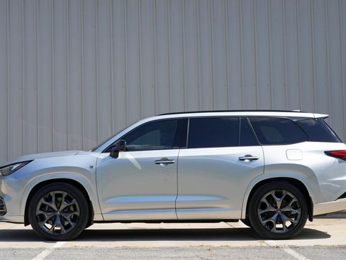Used 2025 Lexus TX 500h AWD image 9