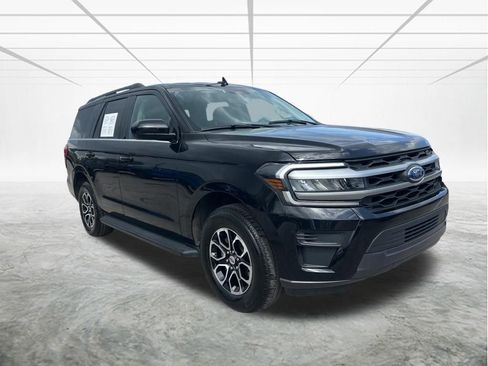 Used 2024 Ford Expedition XLT image 2