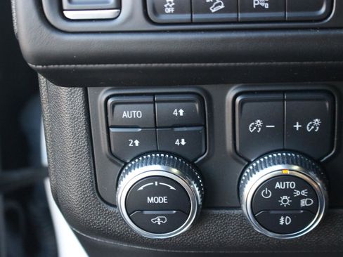 Used 2023 GMC Yukon XL Denali Ultimate image 32