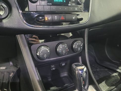 Used 2013 Chrysler 200 Limited image 25