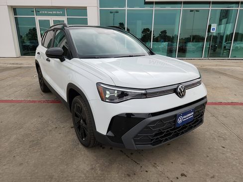 New 2026 Volkswagen Taos SE image 1