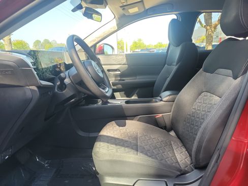 Certified 2025 Nissan Kicks SV FWD image 14