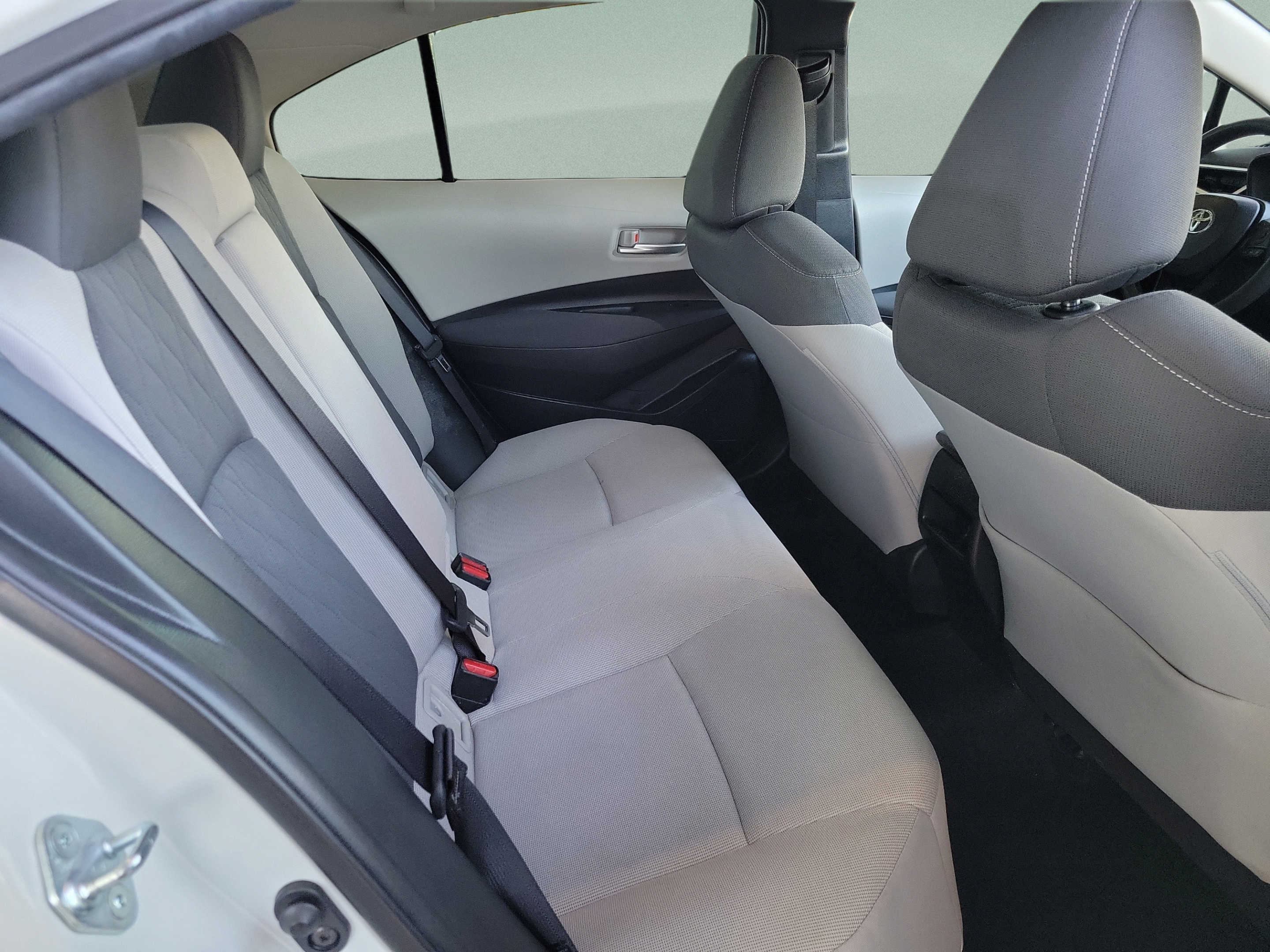 Used 2020 Toyota Corolla LE FWD image 23