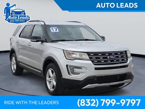 Used 2017 Ford Explorer XLT w/ Equipment Group 202A AWD/4WD image 1