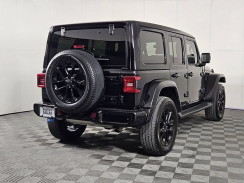 Used 2021 Jeep Wrangler Unlimited Sahara AWD/4WD image 5
