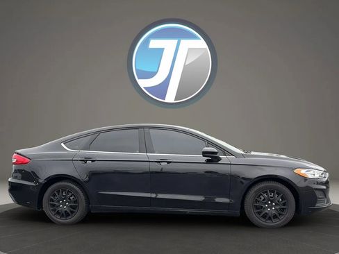 Used 2019 Ford Fusion S FWD image 4