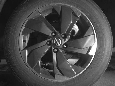 Used 2025 Nissan Rogue SV FWD image 14