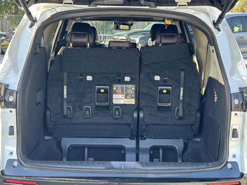 Used 2023 Toyota Sienna Platinum image 14