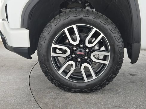 Used 2024 GMC Sierra 1500 AT4 w/ Technology Package AWD/4WD image 39