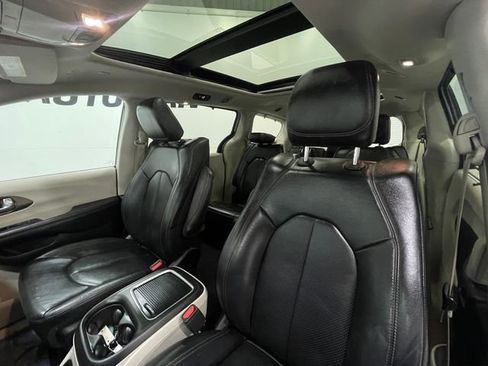 Used 2018 Chrysler Pacifica Touring-L Plus image 13