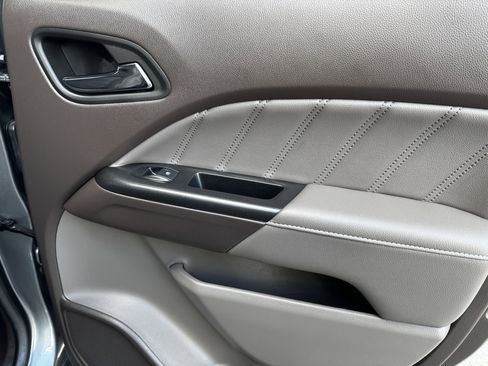 Used 2022 GMC Canyon Denali image 13