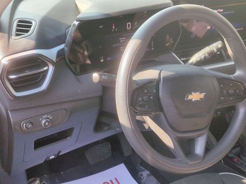 Used 2025 Chevrolet TrailBlazer LT FWD image 9