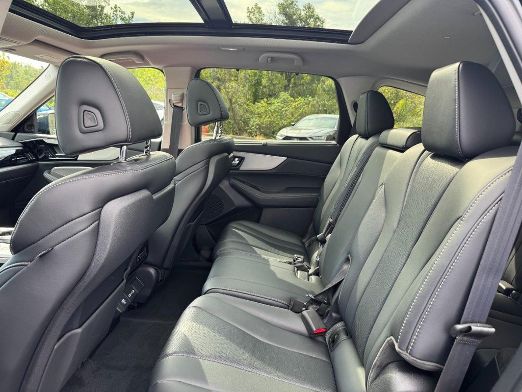 Certified 2024 Acura MDX w/ Technology Package AWD/4WD image 13