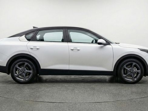 Used 2025 Kia K4 LXS image 11