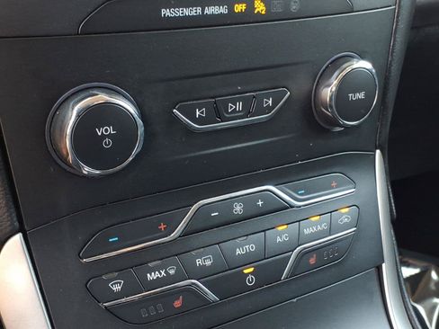Used 2019 Ford Edge SEL w/ Equipment Group 201A FWD image 22
