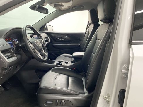 Used 2024 GMC Terrain SLT image 13