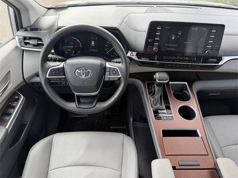 Certified 2024 Toyota Sienna XLE image 10