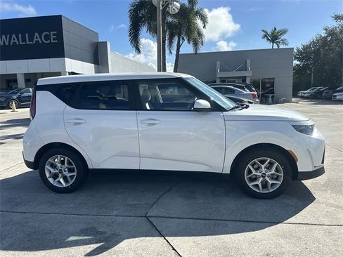 Certified 2025 Kia Soul LX w/ LX Technology Package image 5
