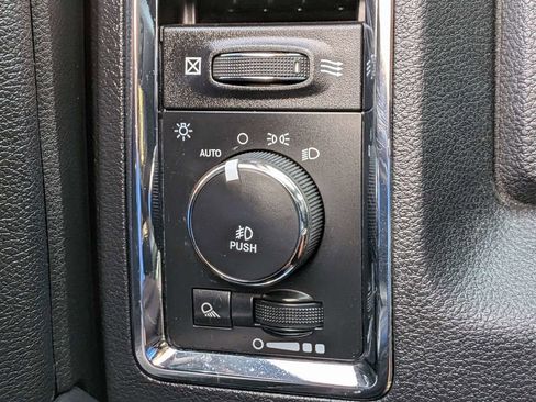 Used 2016 RAM 1500 Laramie w/ Convenience Group AWD/4WD image 27