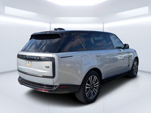 Used 2023 Land Rover Range Rover Long Wheelbase SE image 6