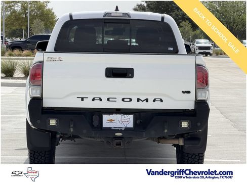 Used 2022 Toyota Tacoma TRD Sport w/ Technology Package AWD/4WD image 5