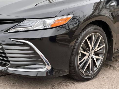 Used 2022 Toyota Camry XLE w/ Navigation Upgrade Package image 9